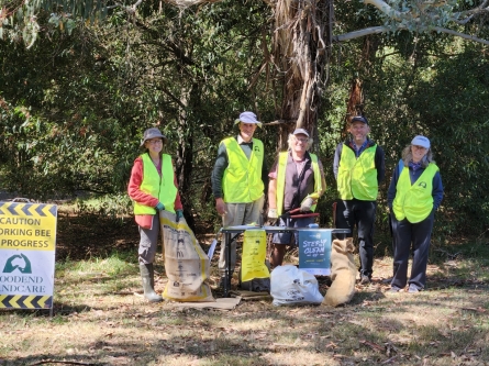 20240304 Clean Up Oz-Woodend Landcare crew